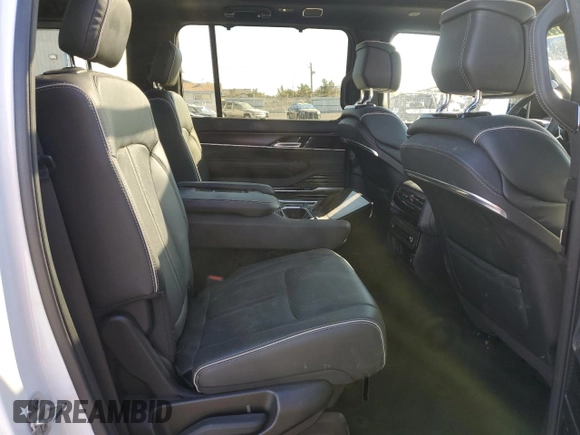 2024 Jeep Grand Wagoneer Series II Obsidian z VIN 1C4SJVFP8RS107645, wystawiony jako Copart lot #88718195 z przebiegiem 14 155 mil mil oraz Czysty tytuł • Clean title. Historia ofert i sprzedaży dostępna na DreamBid. Obrazek 11.