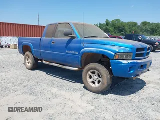2001 Dodge 1500 z VIN 3B7HF13Z31G178032, wystawiony jako IAAI lot #42306249 z przebiegiem 218 592 mil mil oraz . Historia ofert i sprzedaży dostępna na DreamBid. Obrazek 1.