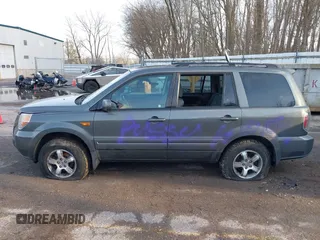 2008 Honda Pilot SE with VIN 5FNYF18398B048728, listed as a IAAI auction lot 41958578 with Not Provided miles and . Bid and sale history available at carsss.com. Image 13.