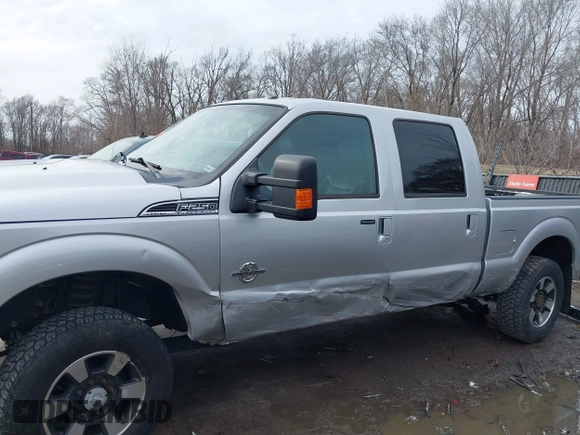 2011 Ford F-250 XL z VIN 1FT7W2BT5BEA16071, wystawiony jako IAAI lot #41666621 z przebiegiem 181 497 mil mil oraz . Historia ofert i sprzedaży dostępna na DreamBid. Obrazek 6.