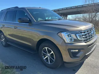 2019 Ford Expedition XL z VIN 1FMJU1GT1KEA12447, wystawiony jako Copart lot #47216725 z przebiegiem 93 974 mil mil oraz Czysty tytuł • Clean title. Historia ofert i sprzedaży dostępna na DreamBid. Obrazek 1.