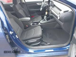 2023 Kia Forte LXS z VIN 3KPF24AD1PE602579, wystawiony jako IAAI lot #41760080 z przebiegiem 28 424 mil mil oraz . Historia ofert i sprzedaży dostępna na DreamBid. Obrazek 5.