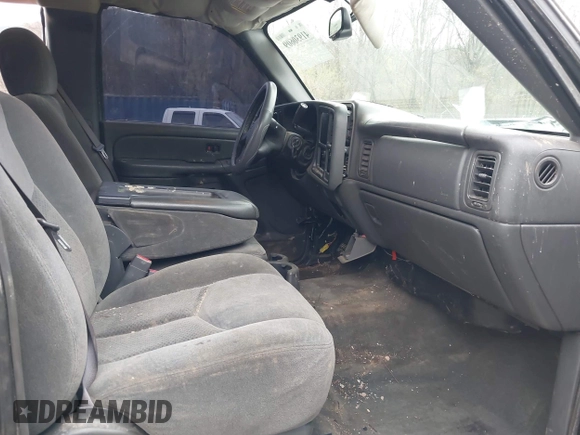 2004 Chevrolet Silverado 1500 LS with VIN 1GCEC19V54Z341512, listed as a IAAI auction lot 41930609 with 176,859 mi miles. Bid and sale history available at carsss.com. Image 5.