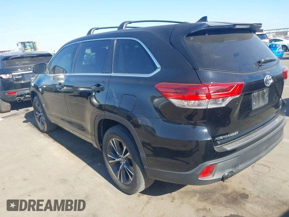 2018 Toyota Highlander LE with VIN 5TDZZRFH5JS266501, listed as a IAAI auction lot 41209838 with 99,340 mi miles and . Bid and sale history available at DreamBid. Image 3.
