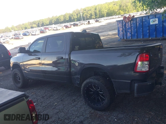 2019 Ram 1500 Big Horn z VIN 1C6RREFT0KN616290, wystawiony jako IAAI lot #42313195 z przebiegiem 143 900 mil mil oraz . Historia ofert i sprzedaży dostępna na DreamBid. Obrazek 14.