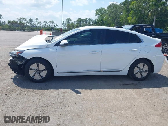 2022 Hyundai Ioniq SE z VIN KMHC75LC1NU282432, wystawiony jako IAAI lot #42060104 z przebiegiem 35 700 mil mil oraz . Historia ofert i sprzedaży dostępna na DreamBid. Obrazek 15.