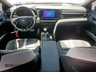 2025 Toyota Camry LE z VIN 4T1DAACK2SU556335, wystawiony jako Copart lot #57317485 z przebiegiem 3 410 mil mil oraz Szkoda całkowita • Salvage title. Historia ofert i sprzedaży dostępna na DreamBid. Obrazek 8.