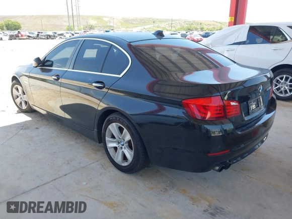 2012 BMW 5 Series 528i z VIN WBAXG5C56CDW24247, wystawiony jako IAAI lot #42285403 z przebiegiem 149 819 mil mil oraz . Historia ofert i sprzedaży dostępna na DreamBid. Obrazek 3.