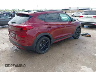 2019 Hyundai Tucson Sport z VIN KM8J33AL4KU928830, wystawiony jako IAAI lot #42104966 z przebiegiem 107 350 mil mil oraz . Historia ofert i sprzedaży dostępna na DreamBid. Obrazek 4.
