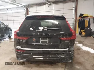 2024 Volvo XC60 Plus Dark Theme z VIN YV4L12RL8R1823184, wystawiony jako IAAI lot #41388918 z przebiegiem 25 299 mil mil oraz . Historia ofert i sprzedaży dostępna na DreamBid. Obrazek 16.