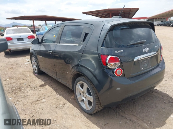 2015 Chevrolet Sonic LTZ z VIN 1G1JE6SB1F4202251, wystawiony jako IAAI lot #42225269 z przebiegiem 91 669 mil mil oraz . Historia ofert i sprzedaży dostępna na DreamBid. Obrazek 3.