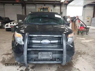 2013 Ford Police Interceptor Utility z VIN 1FM5K8AR0DGC63240, wystawiony jako IAAI lot #41955285 z przebiegiem 235 563 mil mil oraz . Historia ofert i sprzedaży dostępna na DreamBid. Obrazek 13.