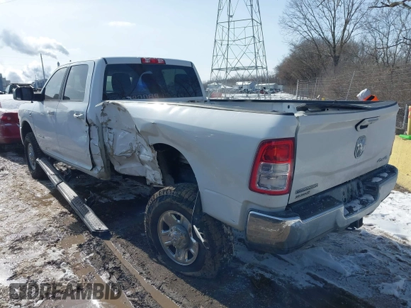 2019 Ram 2500 Big Horn with VIN 3C6UR5JL3KG537805, listed as a IAAI auction lot 41610861 with 207,343 mi miles. Bid and sale history available at carsss.com. Image 3.
