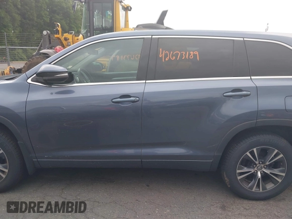 2018 Toyota Highlander LE with VIN 5TDBZRFH8JS875311, listed as a IAAI auction lot 42673189 with 180,025 mi miles and . Bid and sale history available at DreamBid. Image 14.