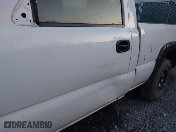 2006 Chevrolet Silverado 1500 Work Truck with VIN 3GCEK14X76G177081, listed as a IAAI auction lot 41676807 with 258,403 mi miles. Bid and sale history available at carsss.com. Image 6.