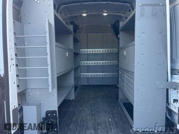 2023 Ford Transit Cargo z VIN 1FTBR1X82PKC09240, wystawiony jako IAAI lot #42818716 z przebiegiem 13 896 mil mil oraz . Historia ofert i sprzedaży dostępna na DreamBid. Obrazek 5.
