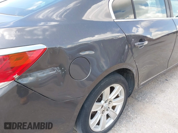 2013 Buick LaCrosse Leather z VIN 1G4GC5E37DF159523, wystawiony jako IAAI lot #42564794 z przebiegiem 236 083 mil mil oraz . Historia ofert i sprzedaży dostępna na DreamBid. Obrazek 12.