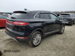 2019 Lincoln MKC Standard with VIN 5LMCJ1D98KUL37318, listed as a Copart auction lot 81398564 with 35,929 mi miles and Salvage Title. Bid and sale history available at DreamBid. Image 3.