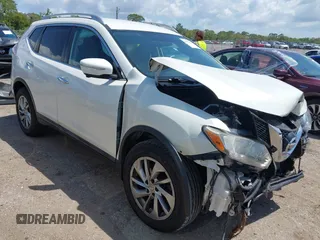2015 Nissan Rogue SV z VIN 5N1AT2MV3FC766613, wystawiony jako IAAI lot #41994592 z przebiegiem 57 059 mil mil oraz . Historia ofert i sprzedaży dostępna na DreamBid. Obrazek 1.