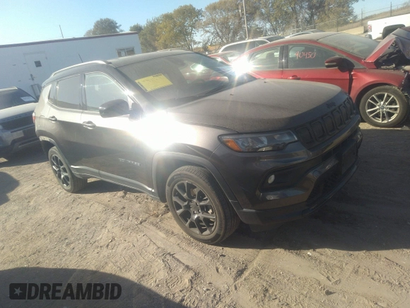 2022 Jeep Compass Latitude with VIN 3C4NJDBBXNT166223, listed as a IAAI auction lot 40627801 with 30,340 mi miles and . Bid and sale history available at DreamBid. Image 1.