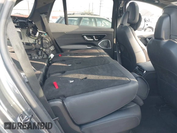 2023 Mercedes-Benz EQS 580 z VIN 4JGDM4EBXPA026161, wystawiony jako IAAI lot #41424484 z przebiegiem Nie podano mil oraz . Historia ofert i sprzedaży dostępna na DreamBid. Obrazek 8.