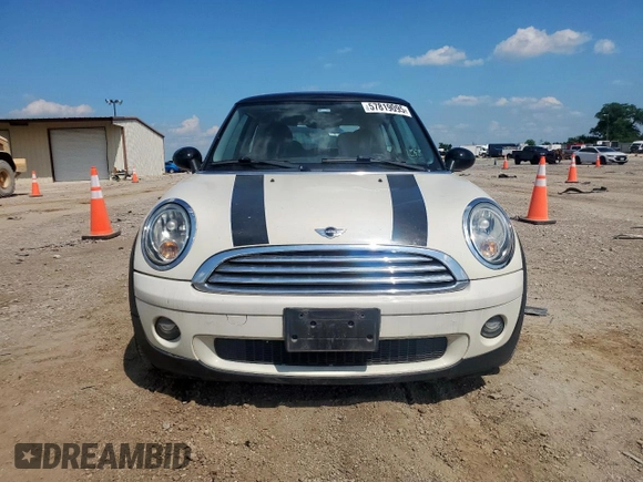 2010 MINI Hardtop with VIN WMWMF3C50ATZ61512, listed as a Copart auction lot 57819095 with 150,848 mi miles and Clean title. Bid and sale history available at DreamBid. Image 5.