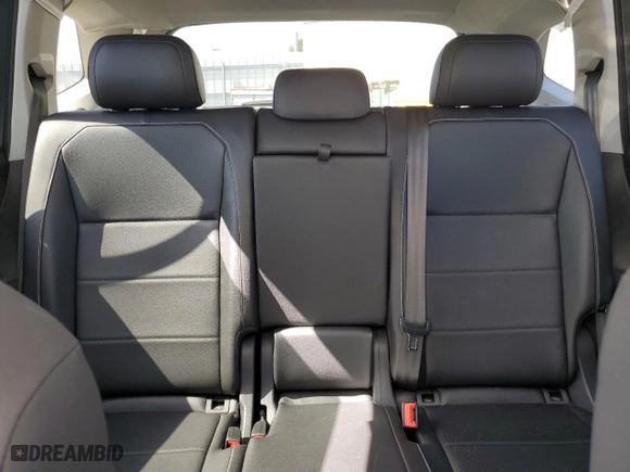 2021 Volkswagen Tiguan SE with VIN 3VV2B7AX2MM075326, listed as a Copart auction lot 52449985 with 8,034 mi miles and Salvage Title. Bid and sale history available at carsss.com. Image 10.