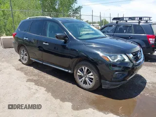 2019 Nissan Pathfinder S z VIN 5N1DR2MNXKC644515, wystawiony jako IAAI lot #42412087 z przebiegiem 111 735 mil mil oraz . Historia ofert i sprzedaży dostępna na DreamBid. Obrazek 1.