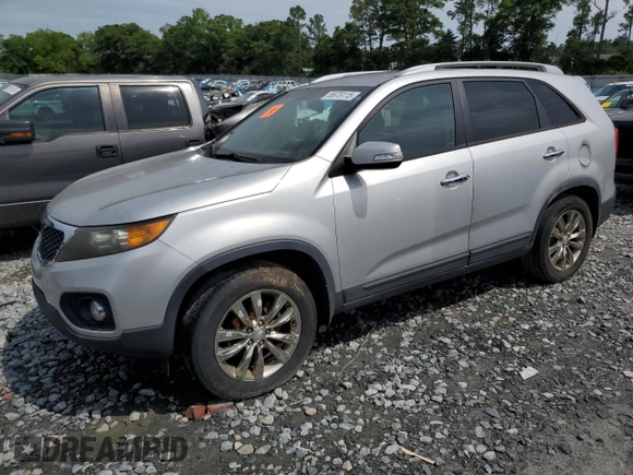 2011 Kia Sorento EX z VIN 5XYKU4A22BG043319, wystawiony jako Copart lot #55879115 z przebiegiem Nie podano mil oraz Czysty tytuł • Clean title. Historia ofert i sprzedaży dostępna na DreamBid. Obrazek 1.