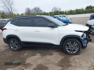 2023 Kia Seltos S z VIN KNDEUCAA4P7417707, wystawiony jako IAAI lot #41957792 z przebiegiem 43 798 mil mil oraz . Historia ofert i sprzedaży dostępna na DreamBid. Obrazek 14.