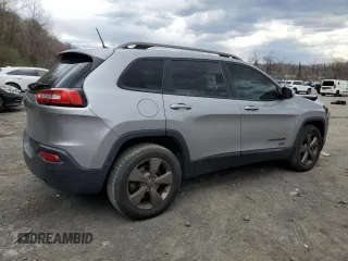 2017 Jeep Cherokee Latitude with VIN 1C4PJMCB4HW555848, listed as a Copart auction lot 53298155 with 71,394 mi miles and Salvage Title. Bid and sale history available at carsss.com. Image 3.