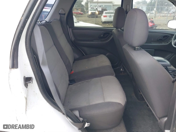 2007 Ford Escape XLS with VIN 1FMYU02Z17KB52415, listed as a IAAI auction lot 40797438 with 231,595 mi miles. Bid and sale history available at carsss.com. Image 8.