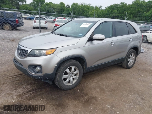 2013 Kia Sorento LX с VIN 5XYKT3A16DG419494, выставлен на аукционе IAAI как лот 42501875 с пробегом 152 100 миль миль и . История ставок и продаж доступна на DreamBid. Изображение 2.