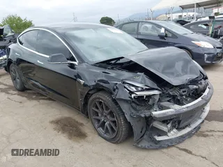 2020 Tesla Model 3 Long Range z VIN 5YJ3E1EB8LF635066, wystawiony jako IAAI lot #42047158 z przebiegiem 120 737 mil mil oraz . Historia ofert i sprzedaży dostępna na DreamBid. Obrazek 1.