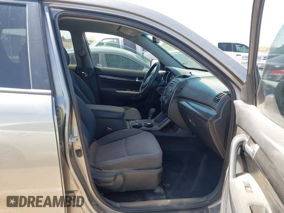 2013 Kia Sorento LX with VIN 5XYKTDA20DG346430, listed as a IAAI auction lot 42180778 with 166,275 mi miles. Bid and sale history available at carsss.com. Image 5.