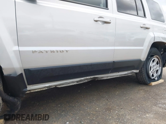 2012 Jeep Patriot Sport with VIN 1C4NJPBA6CD632452, listed as a IAAI auction lot 41833265 with 218,320 mi miles and . Bid and sale history available at DreamBid. Image 18.