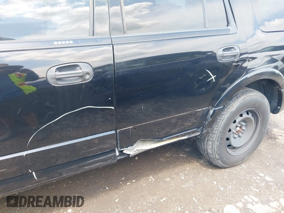 2008 Ford Expedition SSV with VIN 1FMFU16598LA82839, listed as a IAAI auction lot 39646505 with 282,187 mi miles and . Bid and sale history available at DreamBid. Image 6.