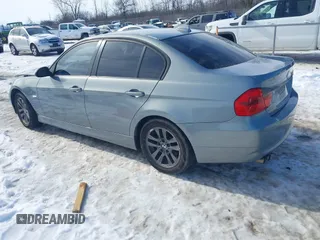 2006 BMW 3 Series 325xi with VIN WBAVD13596KV03561, listed as a IAAI auction lot 41621783 with 185,787 mi miles. Bid and sale history available at carsss.com. Image 3.