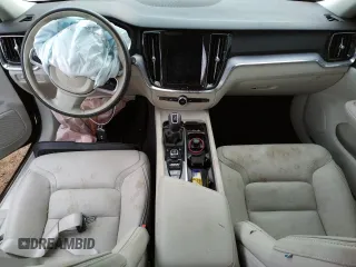 2020 Volvo V60 z VIN YV4102WK6L1034139, wystawiony jako Copart lot #71106432 z przebiegiem Nie podano mil oraz . Historia ofert i sprzedaży dostępna na DreamBid. Obrazek 8.