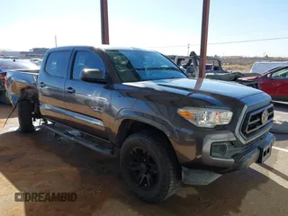 2021 Toyota Tacoma SR z VIN 5TFAX5GN0MX193133, wystawiony jako IAAI lot #41758415 z przebiegiem 25 827 mil mil oraz . Historia ofert i sprzedaży dostępna na DreamBid. Obrazek 1.