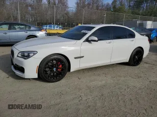 2015 BMW 7 Series 750i xDrive z VIN WBAYB6C50FD225492, wystawiony jako Copart lot #50018225 z przebiegiem 76 059 mil mil oraz Szkoda całkowita • Salvage title. Historia ofert i sprzedaży dostępna na DreamBid. Obrazek 1.