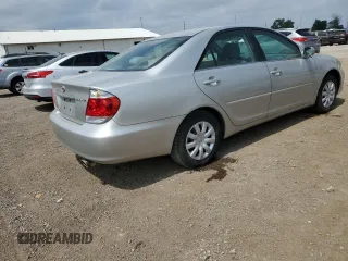 2005 Toyota Camry STD z VIN 4T1BE32K25U501946, wystawiony jako Copart lot #60563535 z przebiegiem 175 564 mil mil oraz Czysty tytuł • Clean title. Historia ofert i sprzedaży dostępna na DreamBid. Obrazek 3.