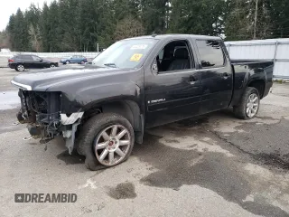 2007 GMC Sierra Denali z VIN 2GTEK638471630204, wystawiony jako Copart lot #44425175 z przebiegiem Nie podano mil oraz Szkody całkowita. Historia ofert i sprzedaży dostępna na DreamBid. Obrazek 1.