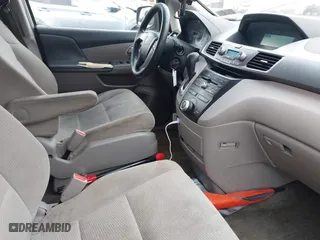 2011 Honda Odyssey LX with VIN 5FNRL5H23BB098561, listed as a IAAI auction lot 41888359 with 162,288 mi miles. Bid and sale history available at carsss.com. Image 5.