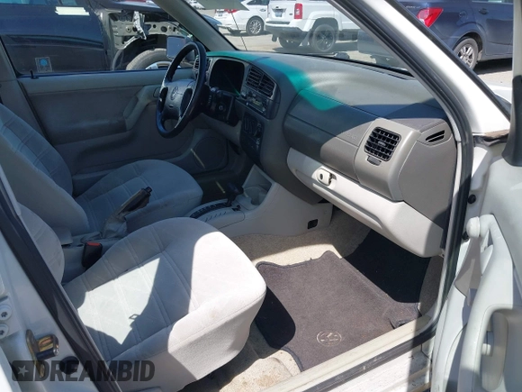 1998 Volkswagen Golf с VIN 3VWFB81H0WM245150, выставлен на аукционе IAAI как лот 42333395 с пробегом 184 410 миль миль и . История ставок и продаж доступна на DreamBid. Изображение 5.