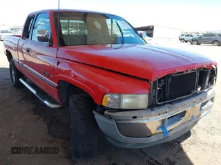 1997 Dodge 1500 z VIN 3B7HF13Z0VG785477, wystawiony jako IAAI lot #42319606 z przebiegiem 202 365 mil mil oraz . Historia ofert i sprzedaży dostępna na DreamBid. Obrazek 1.