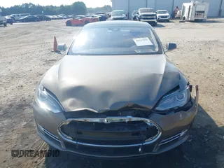 2016 Tesla Model S 70 with VIN 5YJSA1E1XGF126620, listed as a IAAI auction lot 40227035 with 71,400 mi miles and . Bid and sale history available at DreamBid. Image 12.