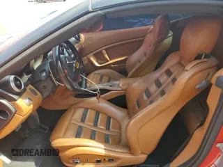 2012 Ferrari California z VIN ZFF65LJA0C0185161, wystawiony jako Copart lot #54987374 z przebiegiem 35 280 mil mil oraz . Historia ofert i sprzedaży dostępna na DreamBid. Obrazek 7.