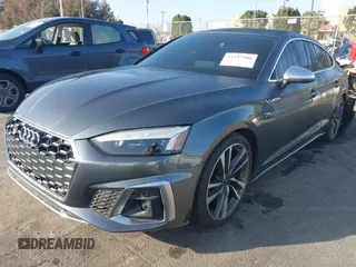 2023 Audi S5 Sportback Premium Plus z VIN WAUC4CF55PA001605, wystawiony jako IAAI lot #41597900 z przebiegiem 24 446 mil mil oraz . Historia ofert i sprzedaży dostępna na DreamBid. Obrazek 2.