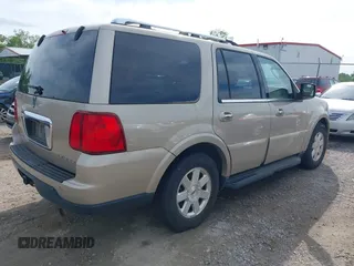 2006 Lincoln Navigator Luxury z VIN 5LMFU28506LJ27356, wystawiony jako IAAI lot #42309880 z przebiegiem 240 000 mil mil oraz . Historia ofert i sprzedaży dostępna na DreamBid. Obrazek 4.